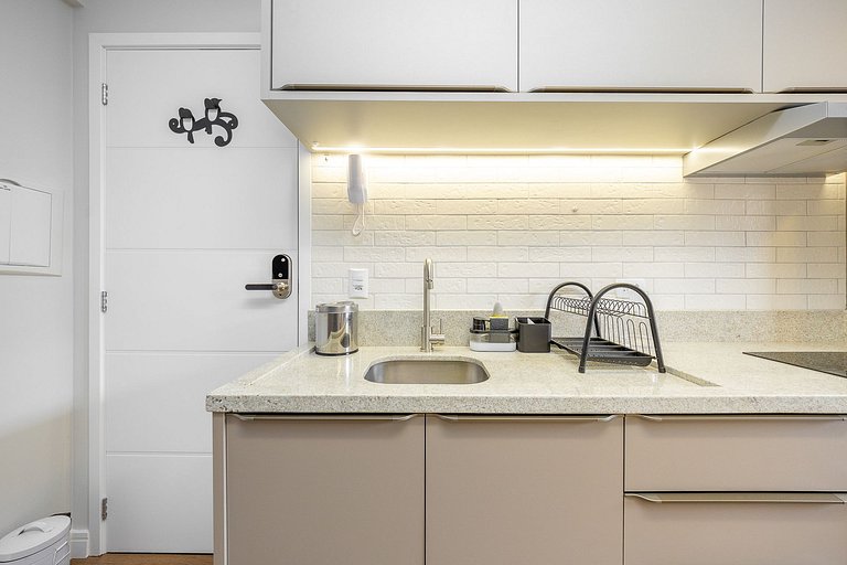 Apartamento finamente decorado, no Centro de Curitiba, até 2