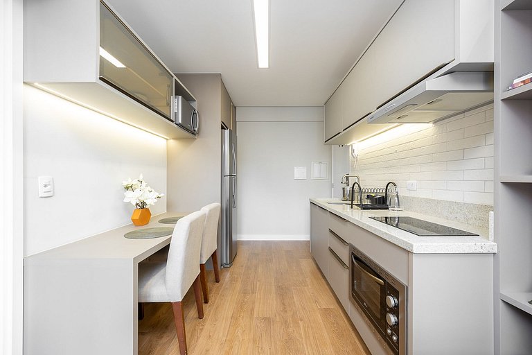 Apartamento finamente decorado, no Centro de Curitiba, até 2