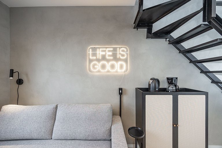 Studio Duplex finamente decorado em Curitiba, à 400m do Shop