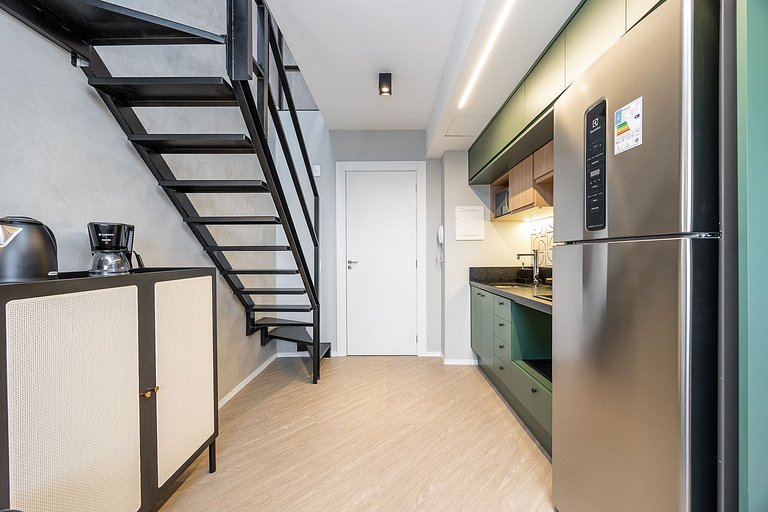 Studio Duplex finamente decorado em Curitiba, à 400m do Shop