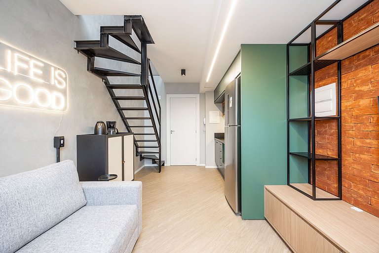 Studio Duplex finamente decorado em Curitiba, à 400m do Shop