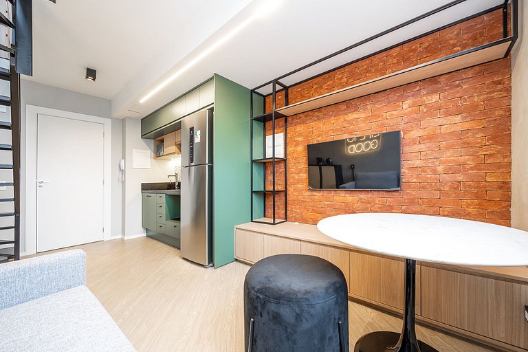 Studio Duplex finamente decorado em Curitiba, à 400m do Shop