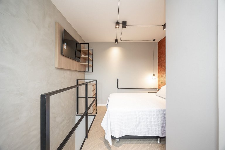 Studio Duplex finamente decorado em Curitiba, à 400m do Shop