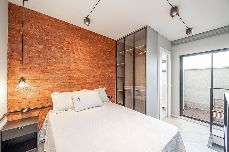 Studio Duplex finamente decorado em Curitiba, à 400m do Shop