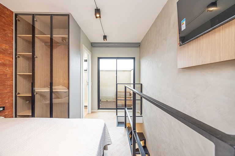 Studio Duplex finamente decorado em Curitiba, à 400m do Shop