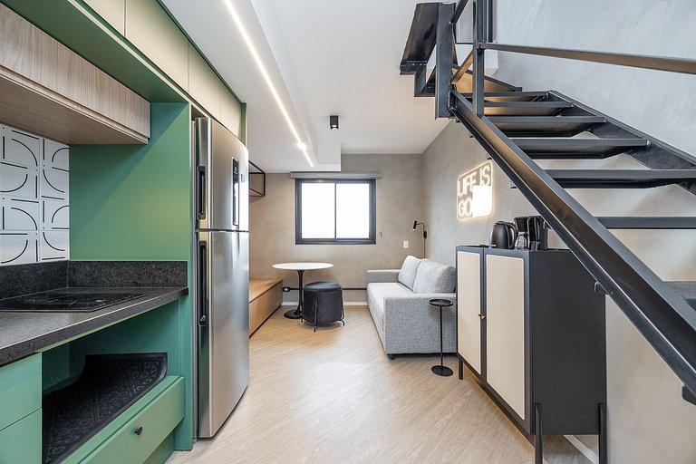 Studio Duplex finamente decorado em Curitiba, à 400m do Shop