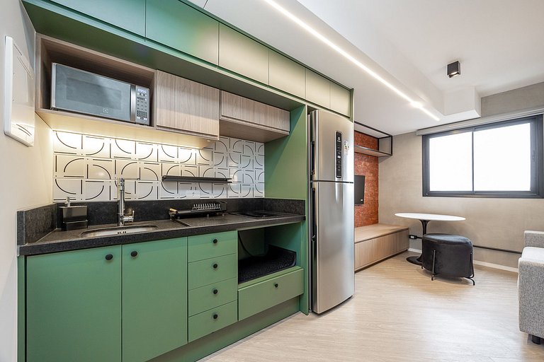 Studio Duplex finamente decorado em Curitiba, à 400m do Shop