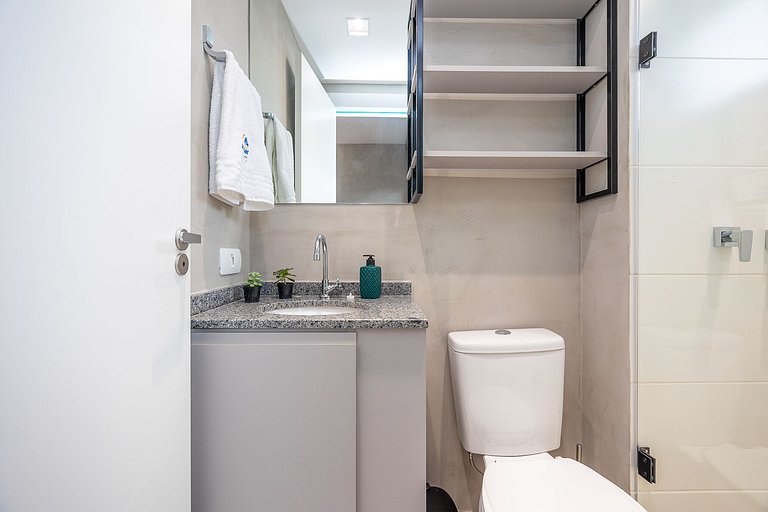 Studio Duplex finamente decorado em Curitiba, à 400m do Shop