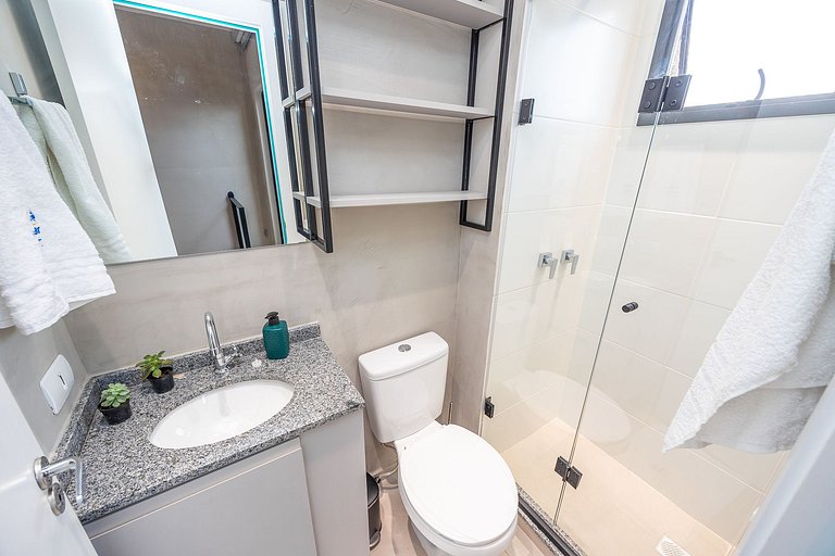 Studio Duplex finamente decorado em Curitiba, à 400m do Shop