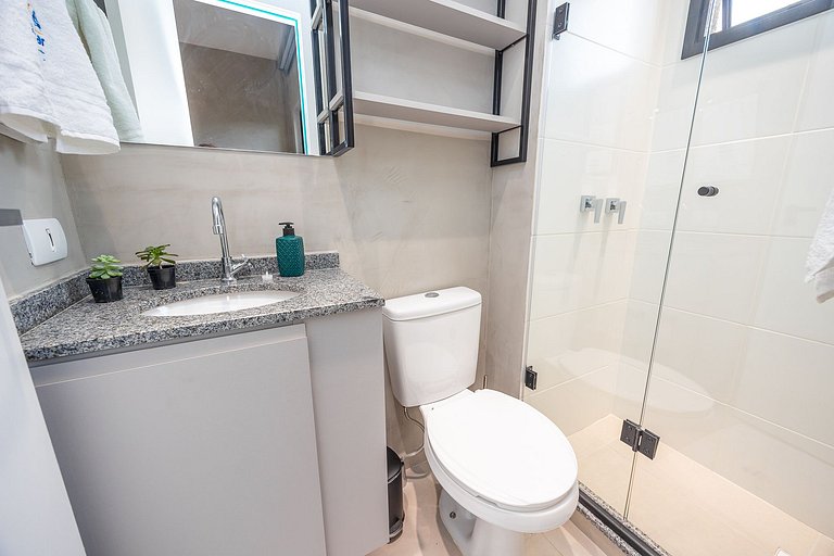 Studio Duplex finamente decorado em Curitiba, à 400m do Shop