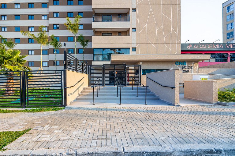 Apartamento finamente decorado, no Centro de Curitiba, até 2