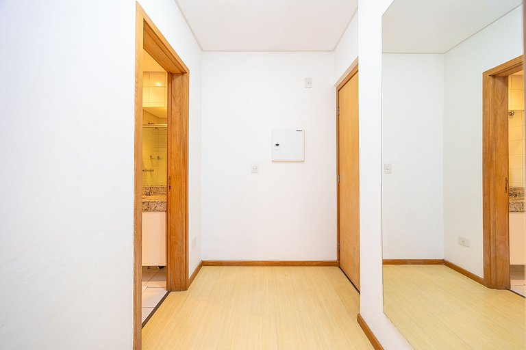 Apartamento finamente decorado, no Centro de Curitiba, até 2