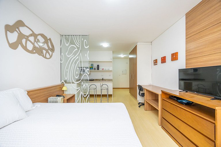 Apartamento finamente decorado, no Centro de Curitiba, até 2