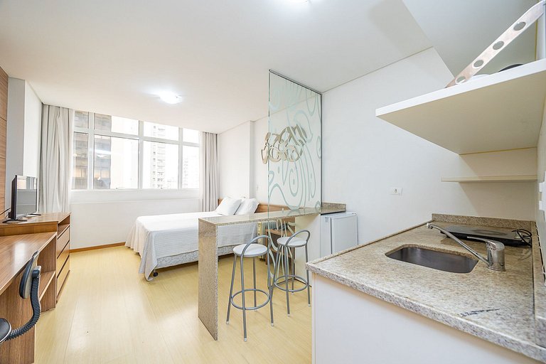 Apartamento finamente decorado, no Centro de Curitiba, até 2