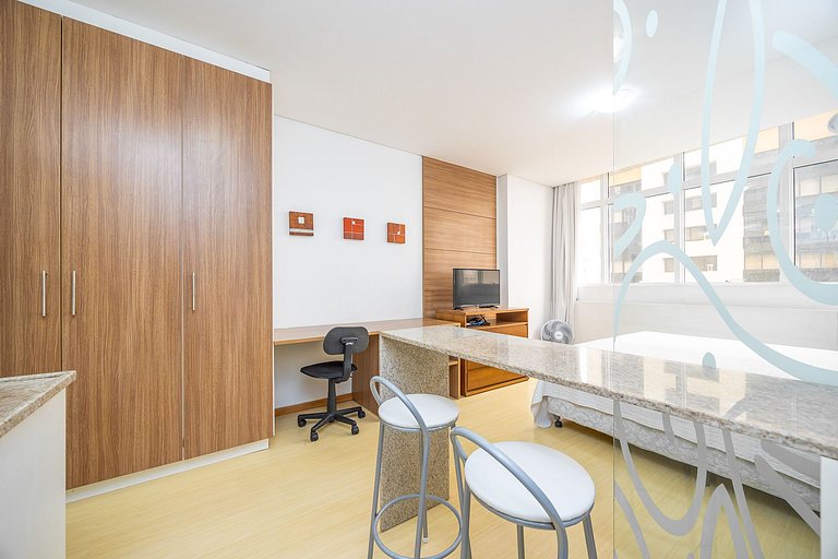 Apartamento finamente decorado, no Centro de Curitiba, até 2