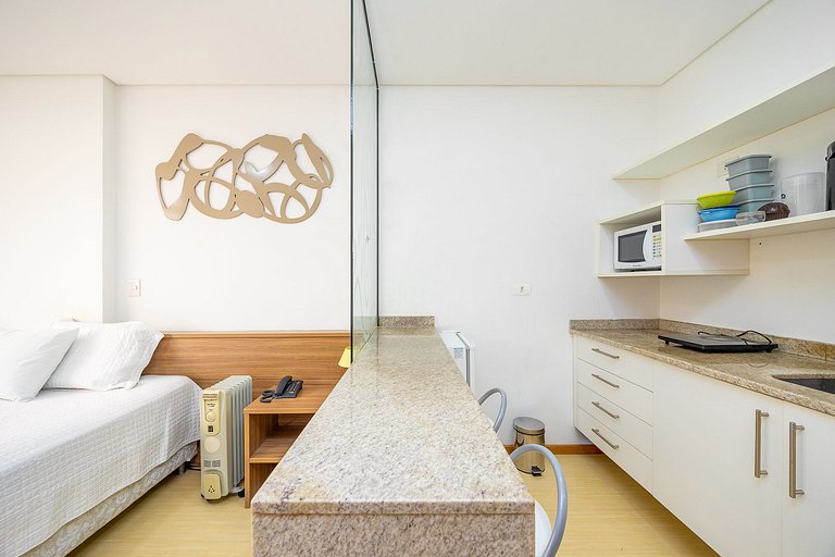 Apartamento finamente decorado, no Centro de Curitiba, até 2