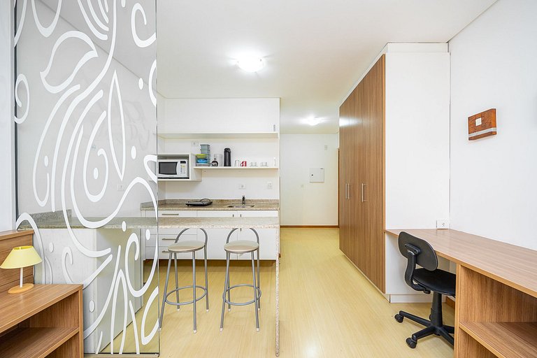 Apartamento finamente decorado, no Centro de Curitiba, até 2