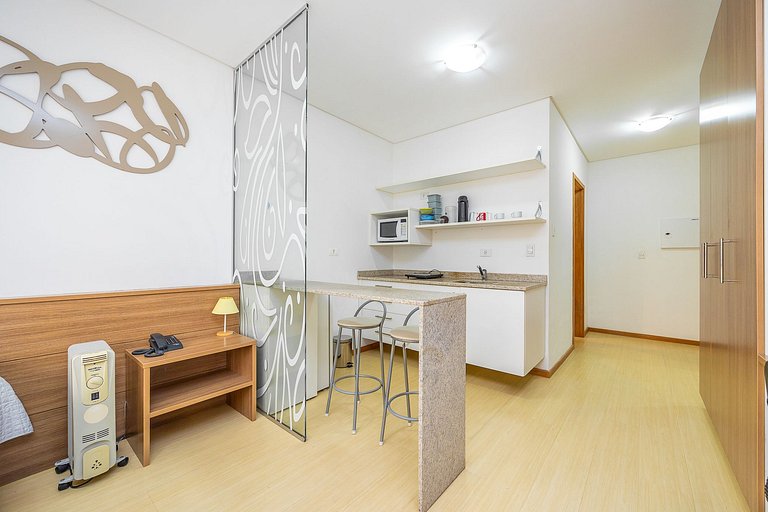 Apartamento finamente decorado, no Centro de Curitiba, até 2