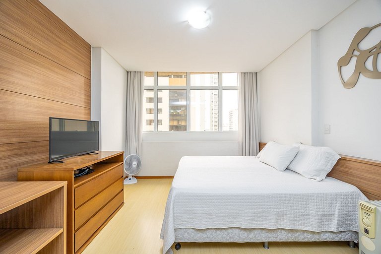 Apartamento finamente decorado, no Centro de Curitiba, até 2
