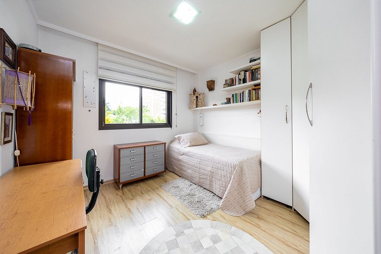 Triplex 3 quartos, sendo 3 suítes, no Hugo Lange, m²