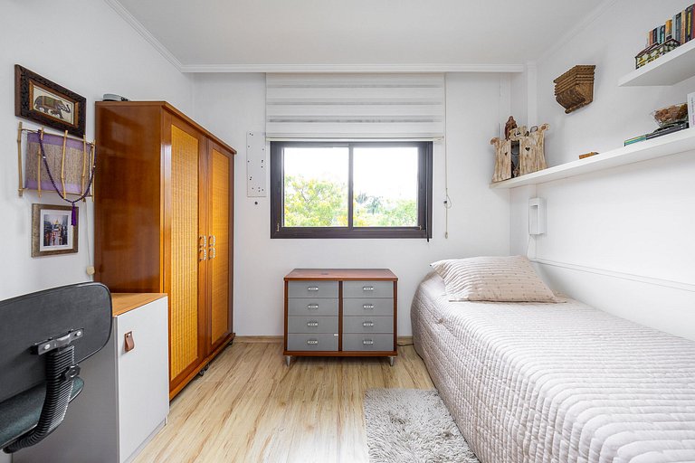 Triplex 3 quartos, sendo 3 suítes, no Hugo Lange, m²