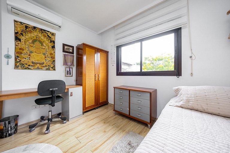 Triplex 3 quartos, sendo 3 suítes, no Hugo Lange, m²