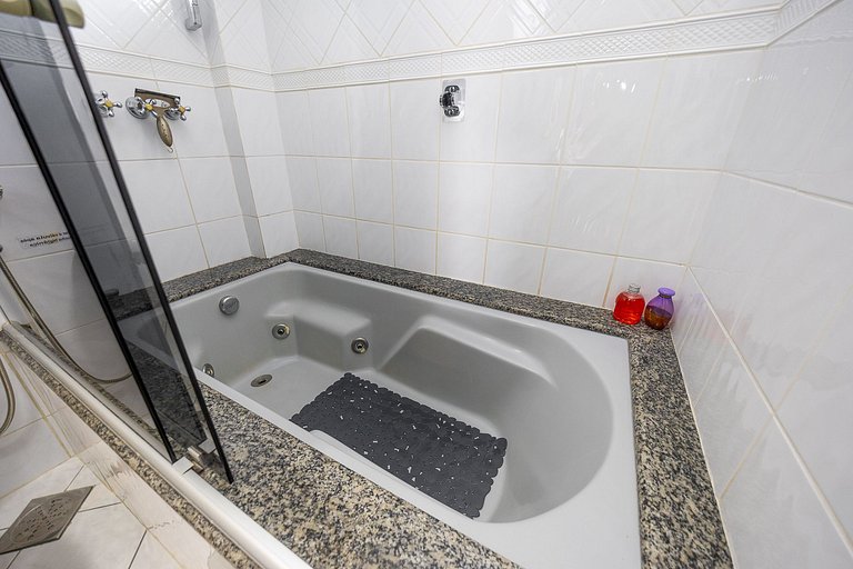 Triplex 3 quartos, sendo 3 suítes, no Hugo Lange, m²