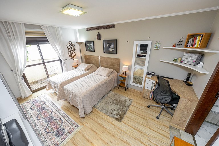 Triplex 3 quartos, sendo 3 suítes, no Hugo Lange, m²