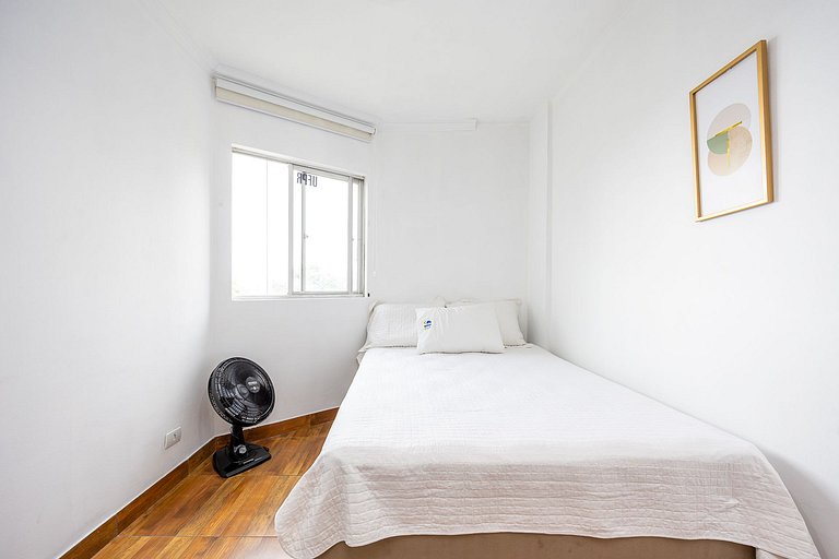 Studio finamente decorado em Curitiba, até 2 pessoas.