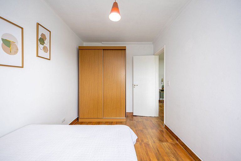 Studio finamente decorado em Curitiba, até 2 pessoas.