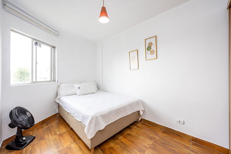 Studio finamente decorado em Curitiba, até 2 pessoas.