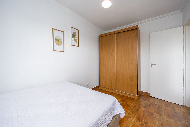 Studio finamente decorado em Curitiba, até 2 pessoas.