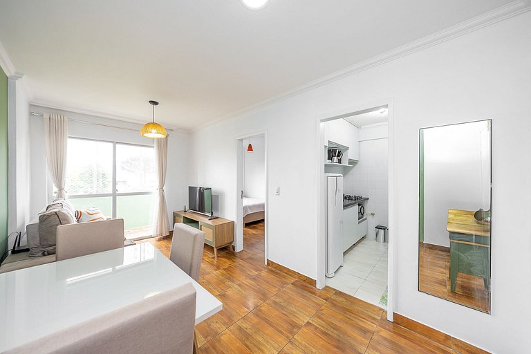 Studio finamente decorado em Curitiba, até 2 pessoas.