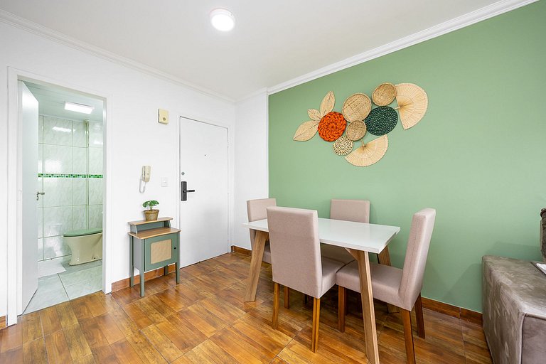 Studio finamente decorado em Curitiba, até 2 pessoas.