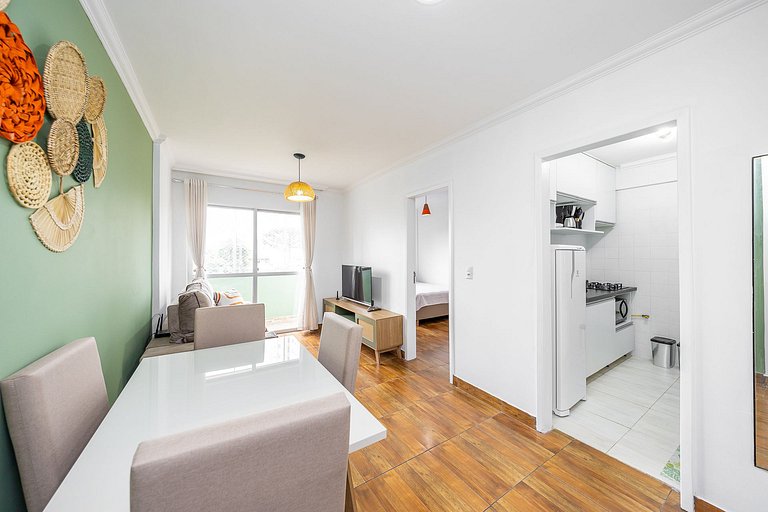 Studio finamente decorado em Curitiba, até 2 pessoas.