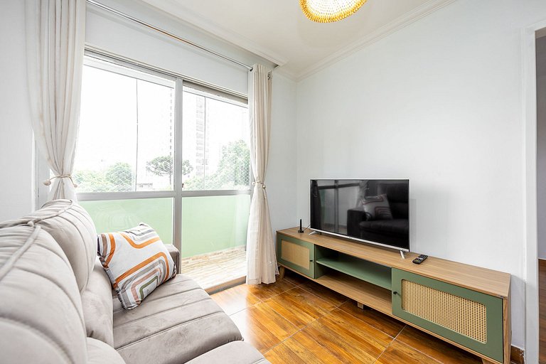 Studio finamente decorado em Curitiba, até 2 pessoas.