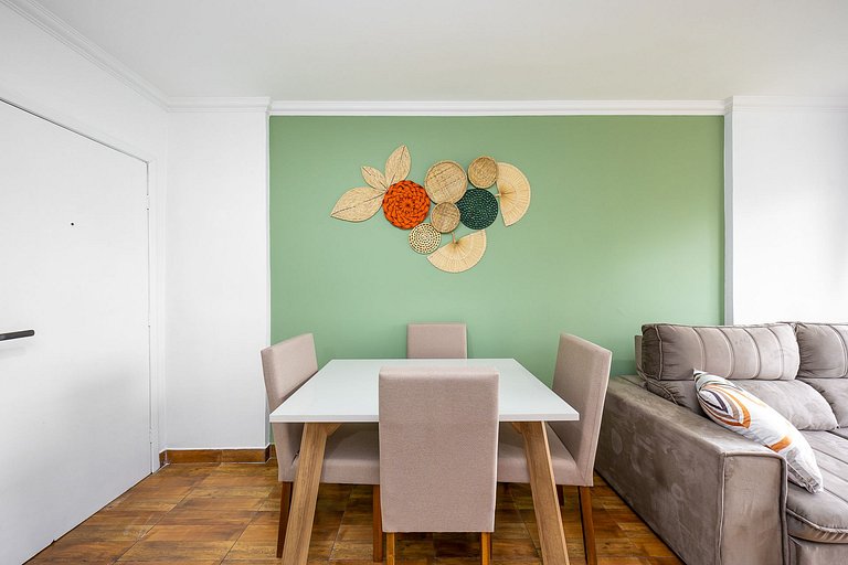 Studio finamente decorado em Curitiba, até 2 pessoas.