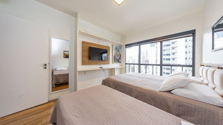 Studio totalmente mobiliado, localizado no 10º andar, em exc