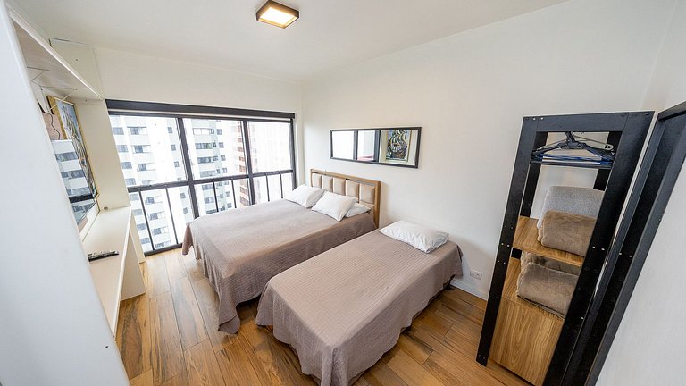 Studio totalmente mobiliado, localizado no 10º andar, em exc