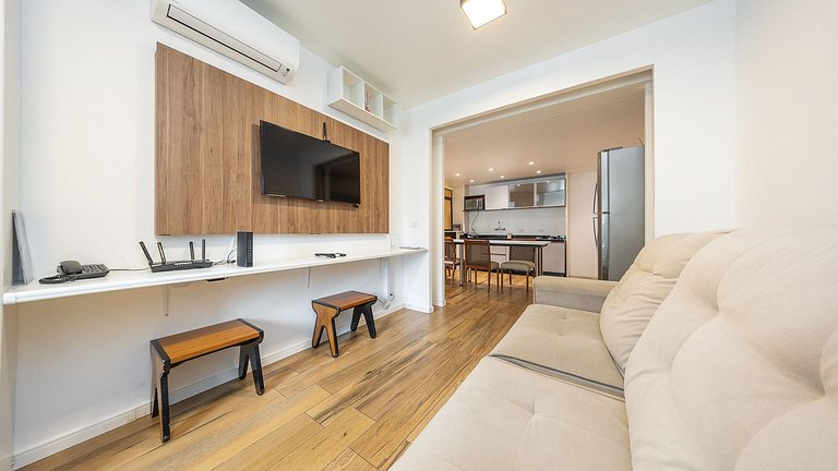 Studio totalmente mobiliado, localizado no 10º andar, em exc