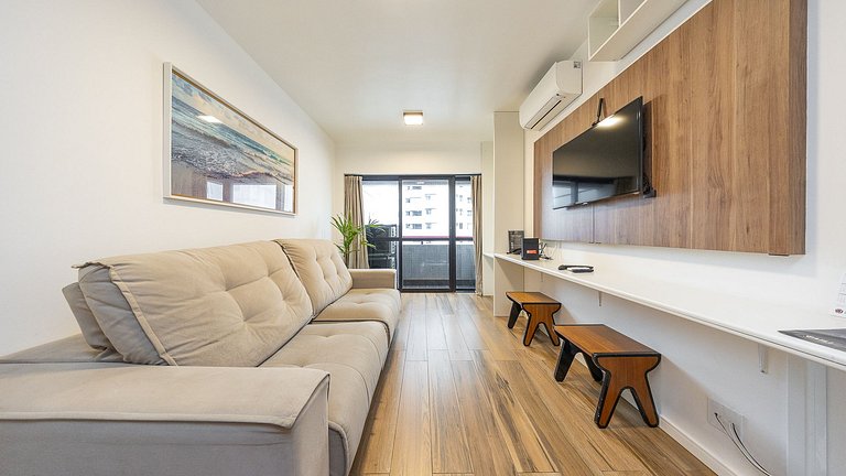 Studio totalmente mobiliado, localizado no 10º andar, em exc