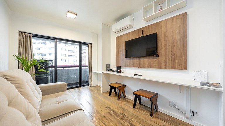 Studio totalmente mobiliado, localizado no 10º andar, em exc