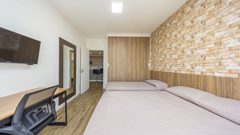 Studio totalmente mobiliado, localizado no 18º andar, em exc