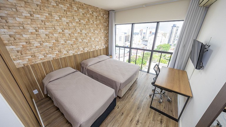 Studio totalmente mobiliado, localizado no 18º andar, em exc