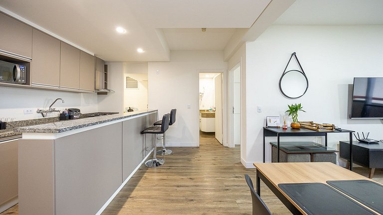 Studio totalmente mobiliado, localizado no 18º andar, em exc