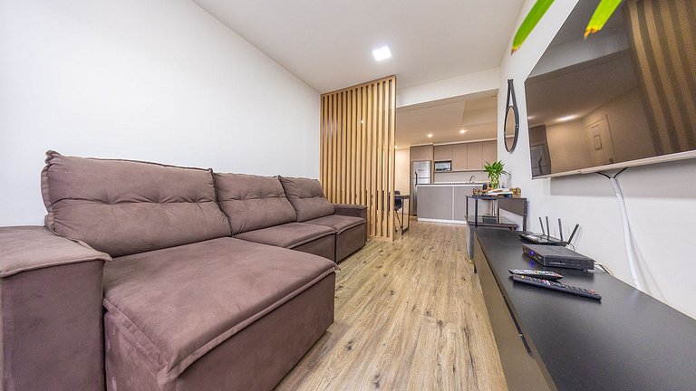 Studio totalmente mobiliado, localizado no 18º andar, em exc