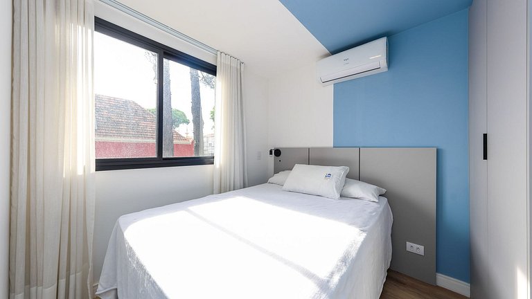 Studio totalmente mobiliado, no 2º andar, em excelente local