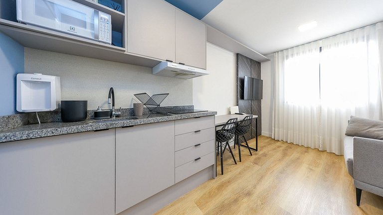 Studio totalmente mobiliado, no 2º andar, em excelente local