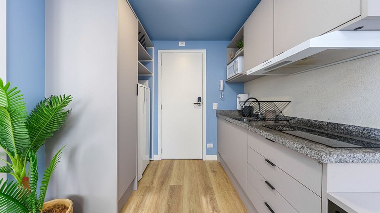 Studio totalmente mobiliado, no 2º andar, em excelente local