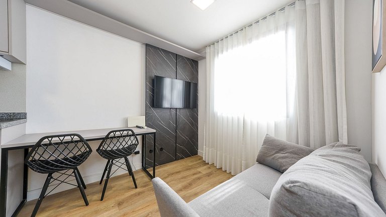 Studio totalmente mobiliado, no 2º andar, em excelente local